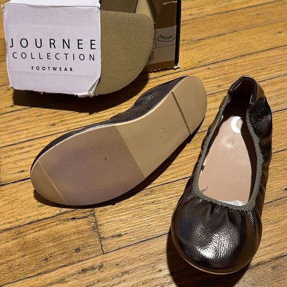 Journee Collection Lindy Womens Ballet Flats Faux Leather Pewter Size 6 - Picture 5 of 6